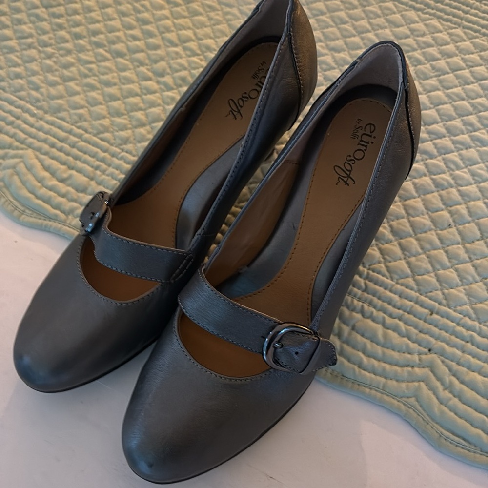 American Vintage Gray Heels Classic Design